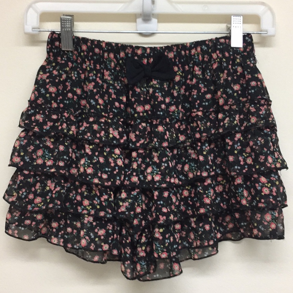 3/$35 F21G ruffle skorts